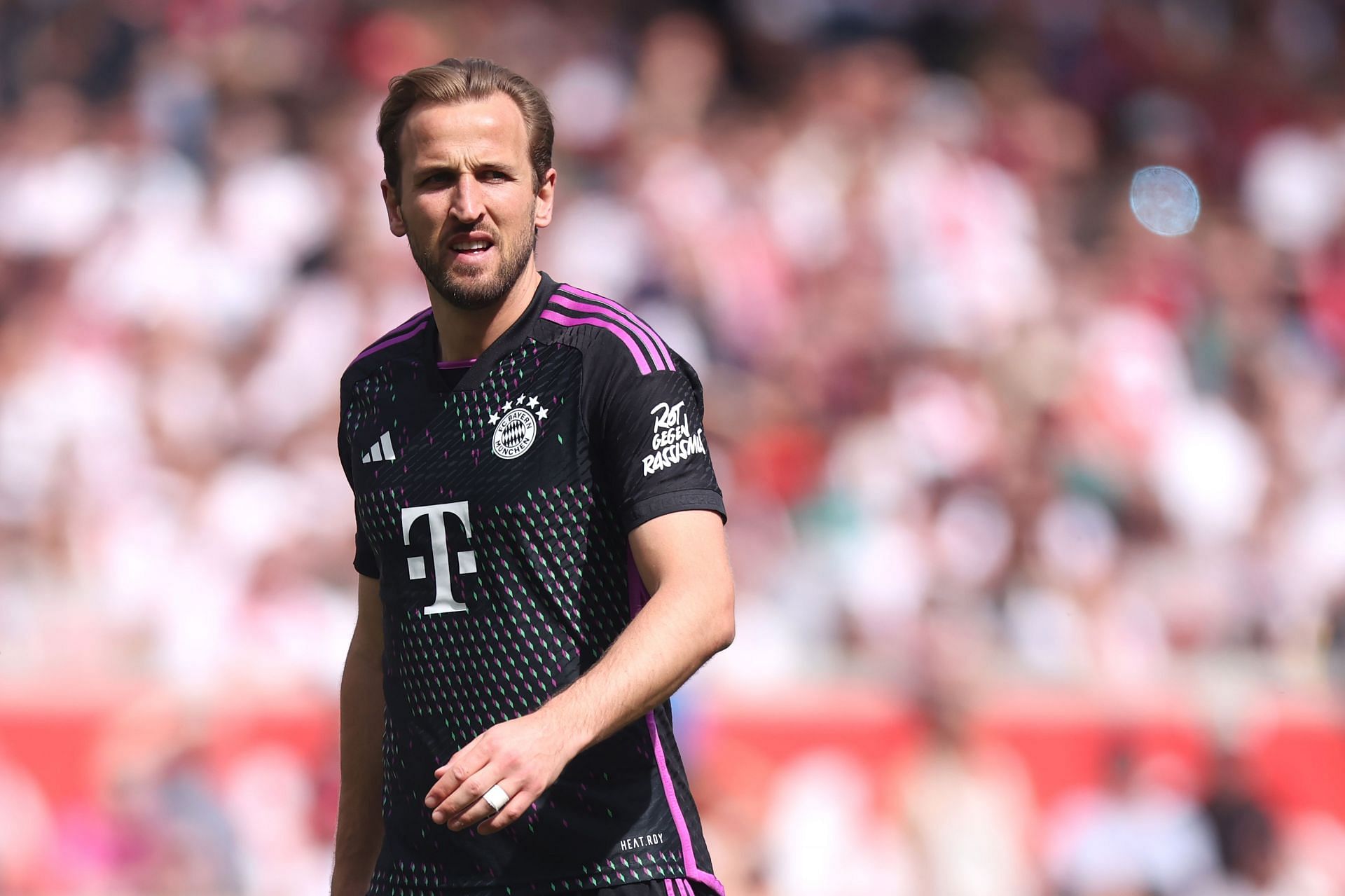 Kane in VfB Stuttgart v FC Bayern München